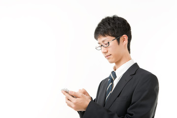 スマートフォンを持った男性