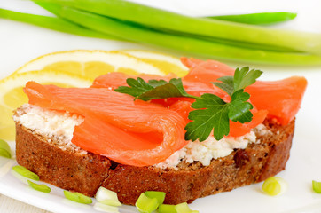 Sandwich with salmon and parsley