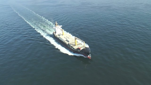 cargo &agrave; pleine vitesse