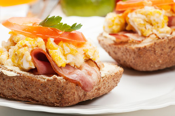 Sandwich with scrambled eggs and bacon. Selective focus.