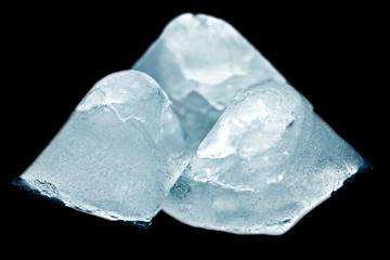Obraz premium ice cubes on black background