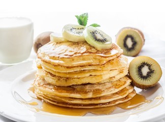 kiwi and honey pancakes