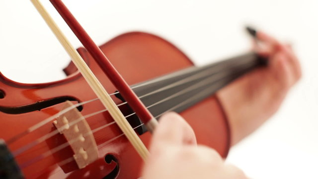 Play the violin, Movement of the bow on the strings violin