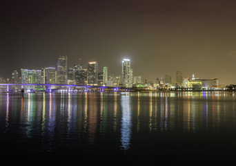 Fototapeta na wymiar Miami Skyline w nocy