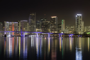 Fototapeta na wymiar Miami skyline by night