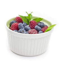 berries with mint in joghurt