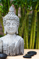 Buddha und Massagesteine
