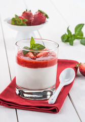 Panna cotta con fragole