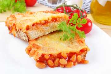 baked beans on toast - Gebackene Bohnen auf Toast