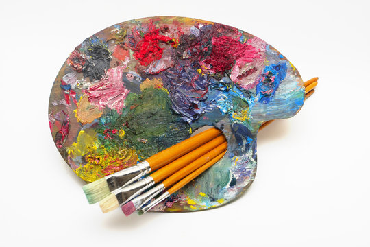 pallette with brushes