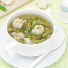 vegetable soup with cauliflower and green beans