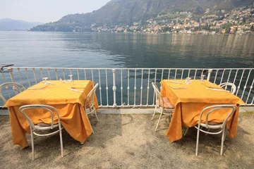 Papier Peint photo Buffet, Bar tavoli sul lungolago a Torno - lago di Como