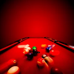 Tableaux ronds sur aluminium brossé Sports de balle Billards pool game. Breaking the color ball from triangle