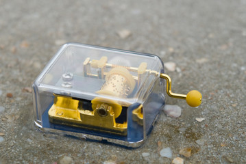 Music box and sea