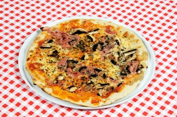 Ham and mushroom pizza © Arena Photo UK