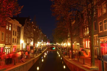 Foto op Plexiglas Red light district in Amsterdam The Netherlands at night © Senohrabek
