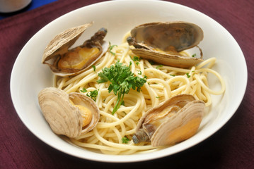 Steamed Clams with Spaghetti