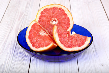 grapefruit in a blue plate