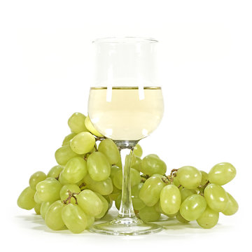 White wine and green grapes