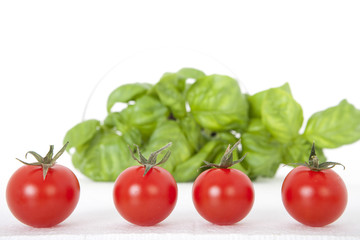 Pomodorini e basilico
