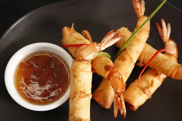 Rolgordijnen Crispy shrimp Spring rolls © kerdkanno