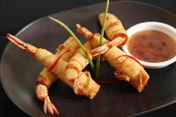 Fototapeten Crispy shrimp Spring rolls © kerdkanno