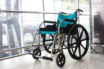 Fototapeta na wymiar Usługa w lotnisko dla wózków inwalidzkich