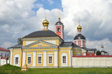 Fototapeta na wymiar Варницкий монастырь в Ростове