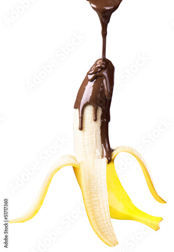 Черный банан пердолит двух белых развратниц