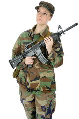 Junge Soldatin mit Sturmgewehr