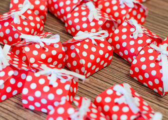 Obraz premium Many red gift boxes on the table
