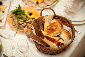 Obraz na płótnie Canvas bread in a basket