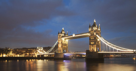 Fototapeta na wymiar Tower bridge at night, London