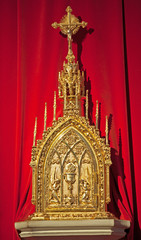 Fototapeta na wymiar Toledo - Modern tabernakulum w Monasterio San Juan de los Reyes