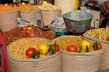 Fototapeta na wymiar mercato indiano