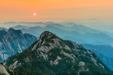 Photo sur Plexiglas Monts Huang Montagnes et arbres de Huangshan