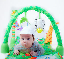 neonato con giochi © Marcella Miriello