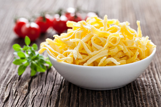 trockene Sp&auml;tzle