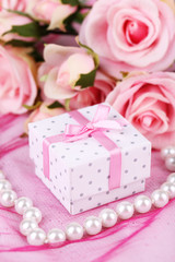 Obraz na płótnie Canvas Rose and gift box on pink cloth