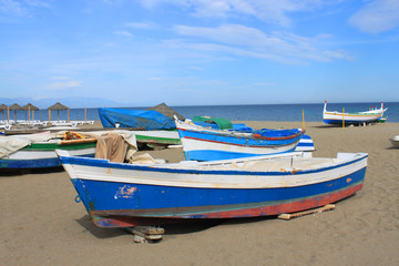 Fototapeta na wymiar Łodzie rybackie w Torremolinos, Hiszpania