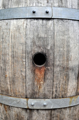 Vecchia botte di vino in legno