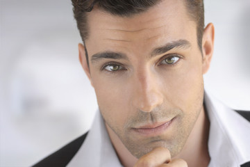 Obraz premium Handsome man close