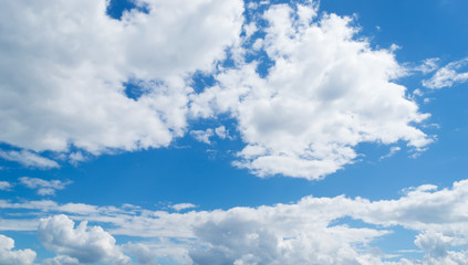 Fototapeta premium blue sky and fluffy clouds