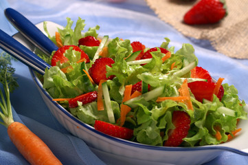 Light, healthy salad with strawberries - obrazy, fototapety, plakaty