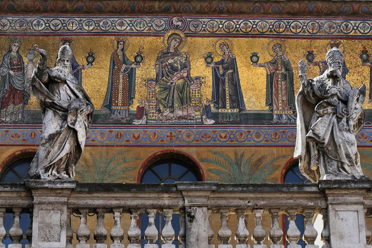 Santa Maria in Trastevere : detail de la façade