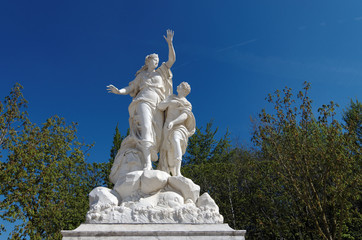 Fototapeta na wymiar statues du jparc , château de Versailles
