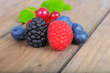 Beerenmix auf Holz