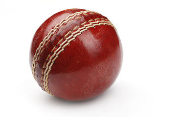 Balle de cricket isolé sur fond blanc