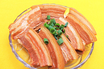 沖縄伝統料理の三枚肉