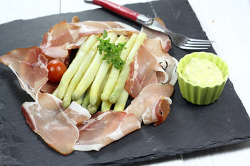 asperges et jambon sec